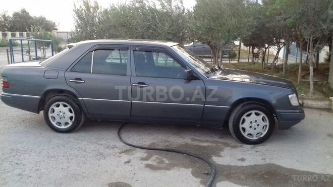 Mercedes E 300 1990, 457,566 km - 3.0 l - Bakı