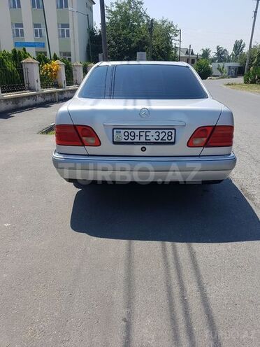 Mercedes E 240 1998, 298,000 km - 0.2 l - Zaqatala