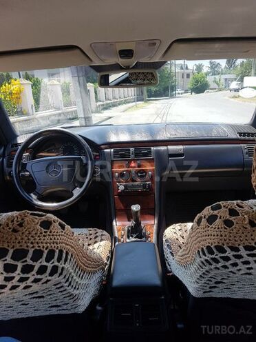 Mercedes E 240 1998, 298,000 km - 0.2 l - Zaqatala