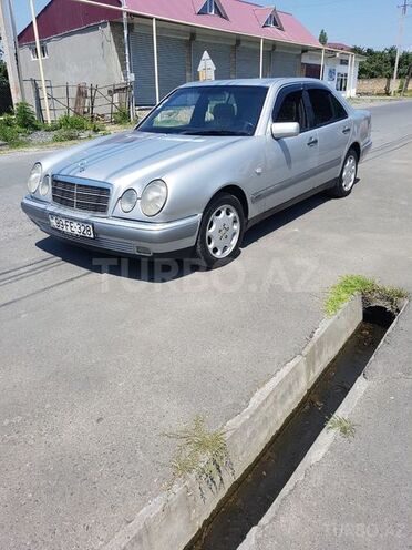 Mercedes E 240 1998, 298,000 km - 0.2 l - Zaqatala