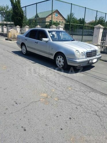Mercedes E 240 1998, 298,000 km - 0.2 l - Zaqatala