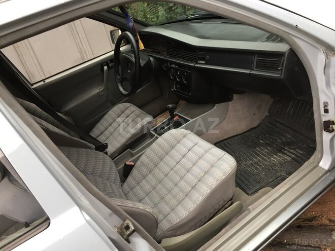 Mercedes E 180 1991, 301,000 km - 1.8 l - Bakı