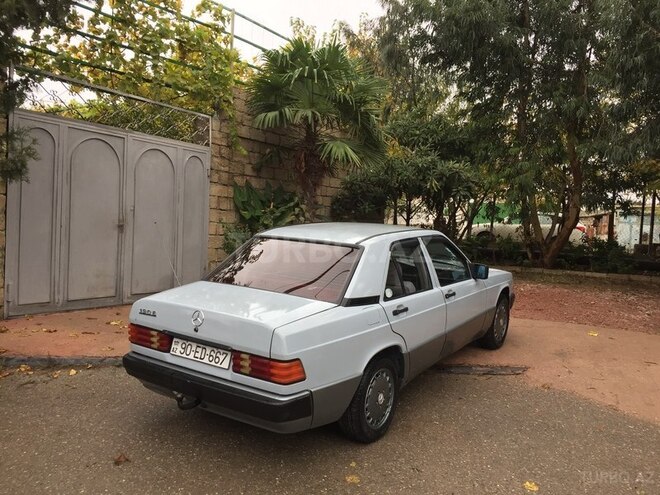 Mercedes E 180 1991, 301,000 km - 1.8 l - Bakı