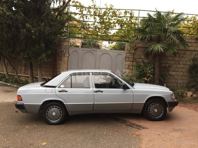 Mercedes E 180 1991, 301,000 km - 1.8 l - Bakı