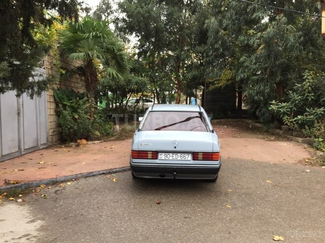 Mercedes E 180 1991, 301,000 km - 1.8 l - Bakı