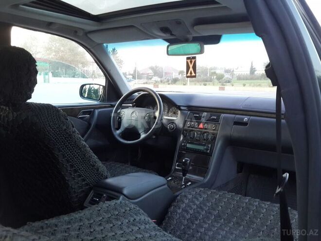 Mercedes E 240 2002, 223,123 km - 2.6 l - Bərdə