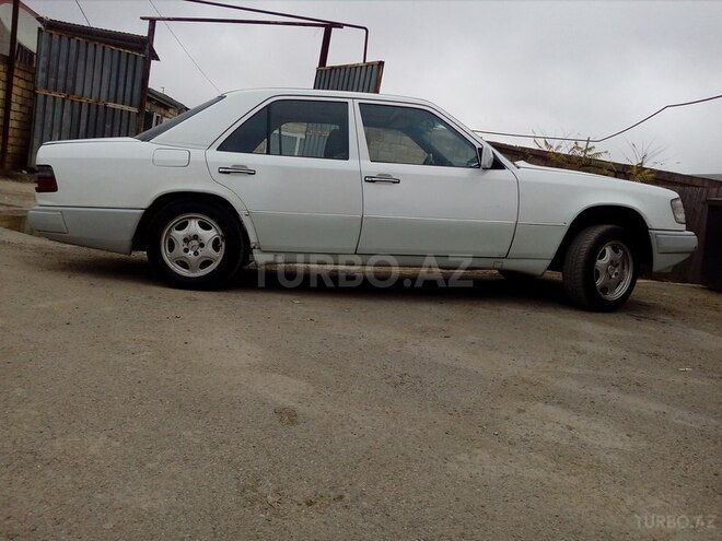 Mercedes E 230 1989, 406,000 km - 2.3 l - Quba