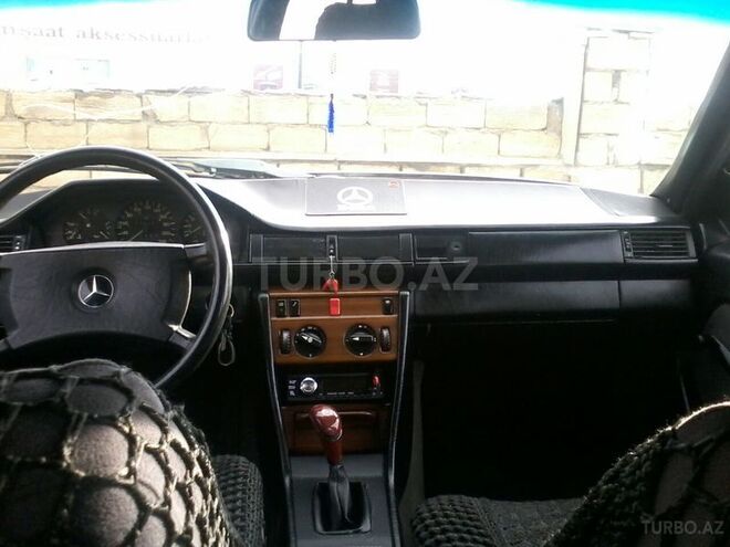 Mercedes E 230 1989, 406,000 km - 2.3 l - Quba
