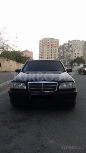Mercedes C 220 2000, 330,000 km - 2.2 l - Bakı