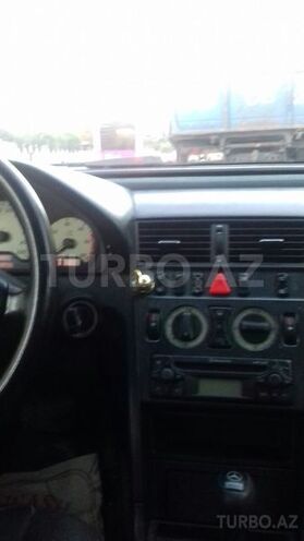 Mercedes C 220 2000, 330,000 km - 2.2 l - Bakı