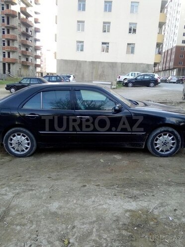 Mercedes E 220 2000, 424,733 km - 2.2 l - Bakı