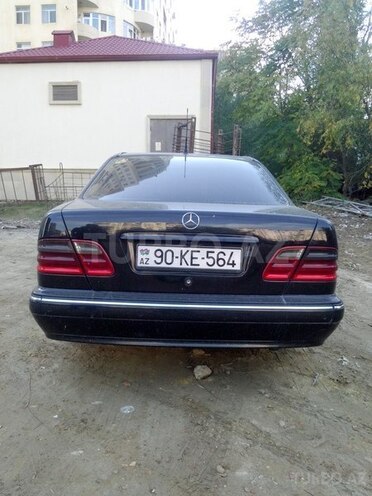 Mercedes E 220 2000, 424,733 km - 2.2 l - Bakı