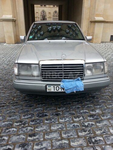 Mercedes E 220 1993, 310,000 km - 2.2 l - Bakı