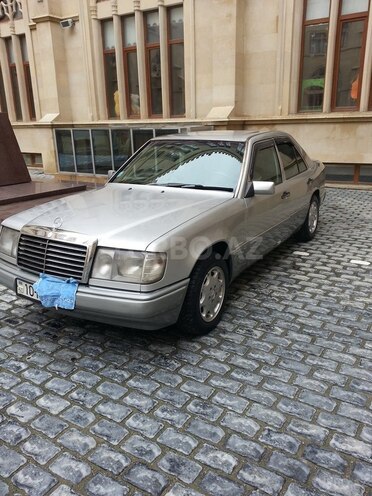 Mercedes E 220 1993, 310,000 km - 2.2 l - Bakı