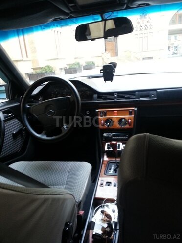 Mercedes E 220 1993, 310,000 km - 2.2 l - Bakı