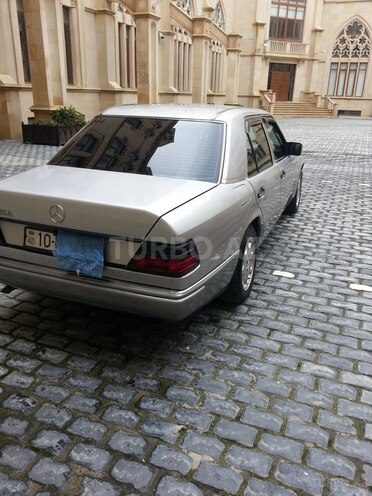 Mercedes E 220 1993, 310,000 km - 2.2 l - Bakı