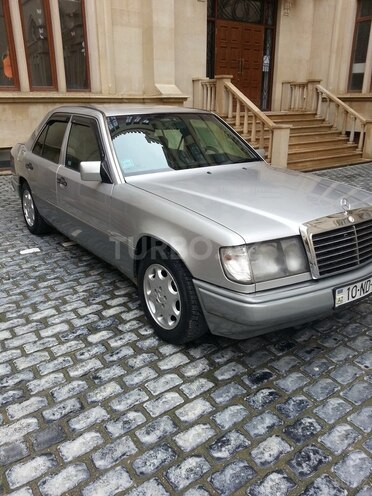 Mercedes E 220 1993, 310,000 km - 2.2 l - Bakı