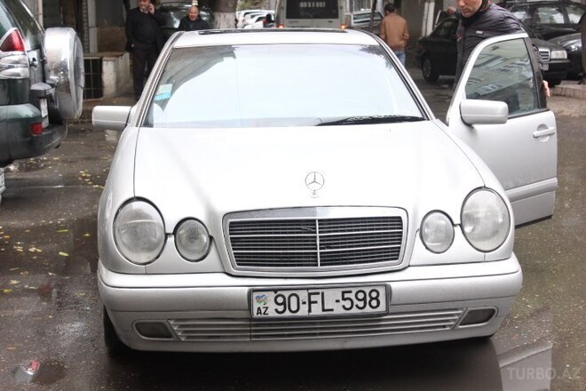 Mercedes E 230 1996, 550,000 km - 2.3 l - Bakı
