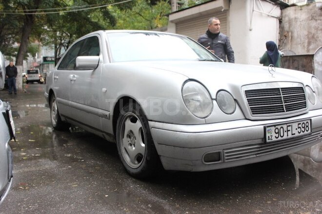 Mercedes E 230 1996, 550,000 km - 2.3 l - Bakı