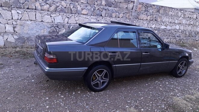 Mercedes  1994, 4,523,958 km - 0.3 l - Naxçıvan