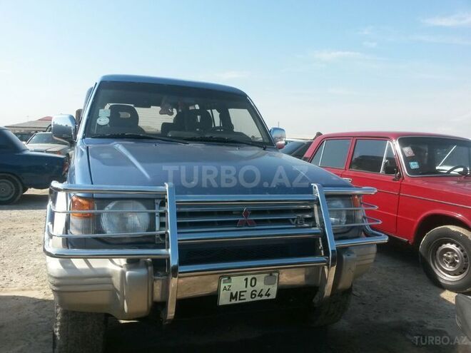 Mitsubishi Pajero 1993, 2,500 km - 0.4 l - Quba