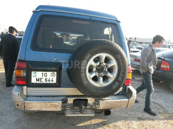 Mitsubishi Pajero 1993, 2,500 km - 0.4 l - Quba