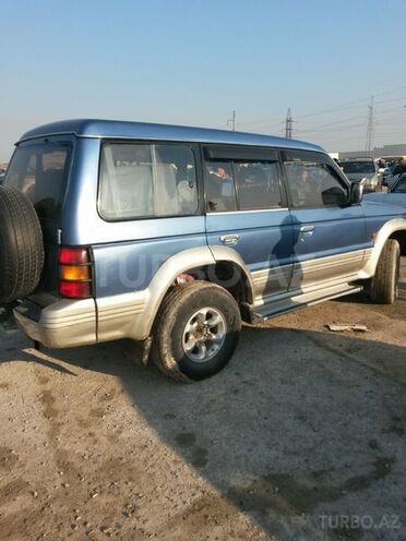 Mitsubishi Pajero 1993, 2,500 km - 0.4 l - Quba