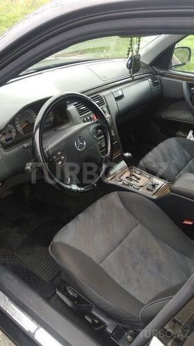 Mercedes E 220 1999, 392,000 km - 2.2 l - Bakı