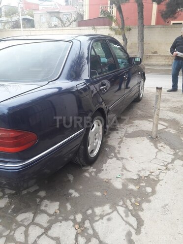 Mercedes E 240 1998, 320,000 km - 2.4 l - Bakı