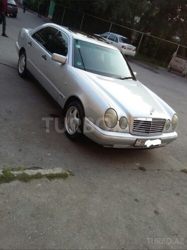 Mercedes E 230 1998, 183,000 km - 2.3 l - Qazax