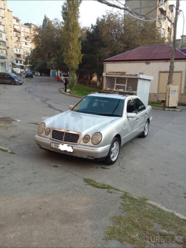 Mercedes E 230 1998, 183,000 km - 2.3 l - Qazax
