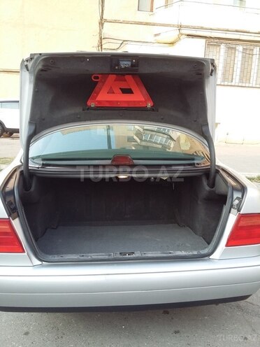 Mercedes E 230 1998, 183,000 km - 2.3 l - Qazax