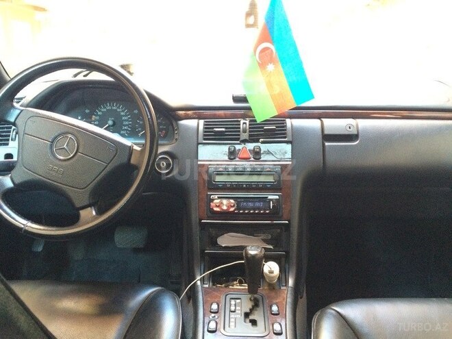 Mercedes E 320 1997, 320,000 km - 3.2 l - Bakı