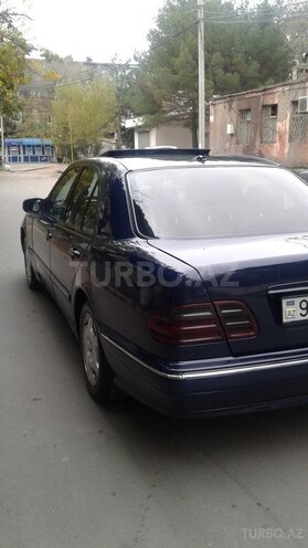 Mercedes E 220 2001, 325,000 km - 2.2 l - Bakı