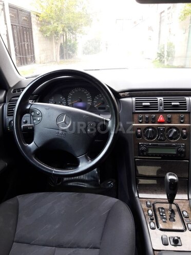 Mercedes E 240 1999, 265,000 km - 2.4 l - Bakı