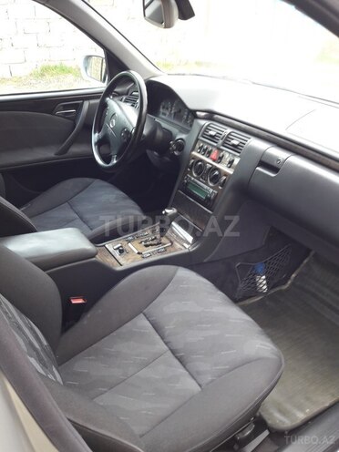 Mercedes E 240 1999, 265,000 km - 2.4 l - Bakı