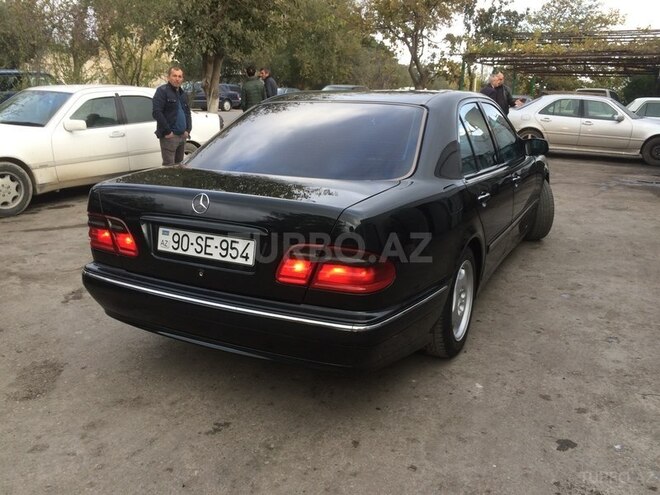 Mercedes E 220 2001, 287,000 km - 2.2 l - Bakı