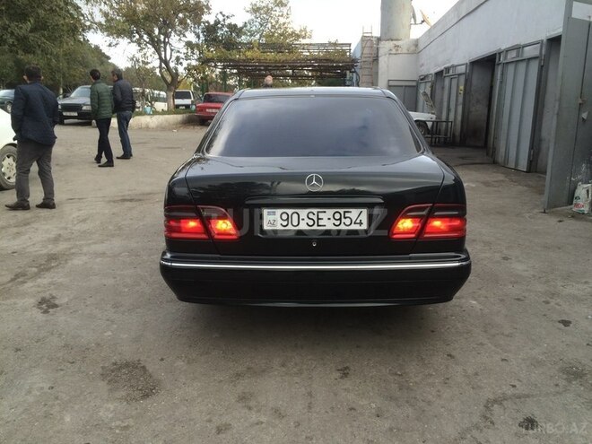 Mercedes E 220 2001, 287,000 km - 2.2 l - Bakı