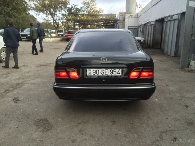 Mercedes E 220 2001, 287,000 km - 2.2 l - Bakı