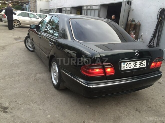 Mercedes E 220 2001, 287,000 km - 2.2 l - Bakı