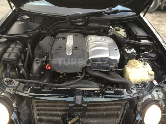Mercedes E 220 2001, 287,000 km - 2.2 l - Bakı