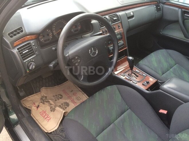 Mercedes E 220 2001, 287,000 km - 2.2 l - Bakı
