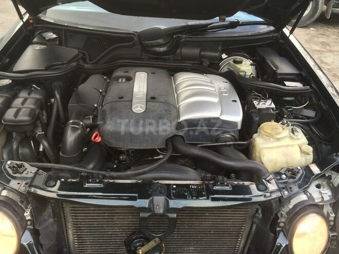 Mercedes E 220 2001, 287,000 km - 2.2 l - Bakı