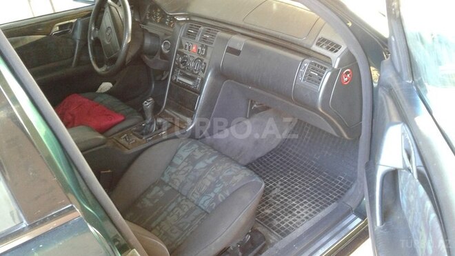 Mercedes E 220 1998, 25,364 km - 2.2 l - İmişli