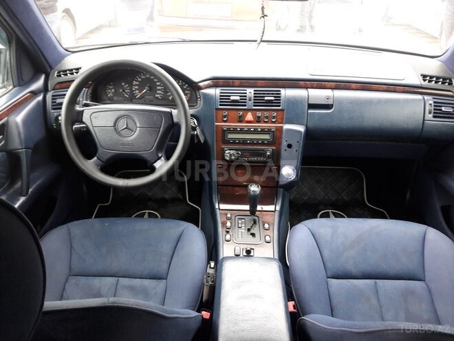 Mercedes E 200 1997, 243,000 km - 2.0 l - Xırdalan