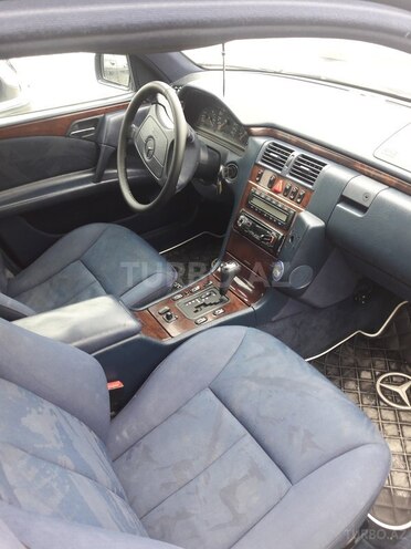 Mercedes E 200 1997, 243,000 km - 2.0 l - Xırdalan