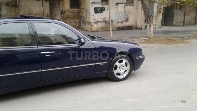 Mercedes E 220 2001, 321,523 km - 2.2 l - Bakı