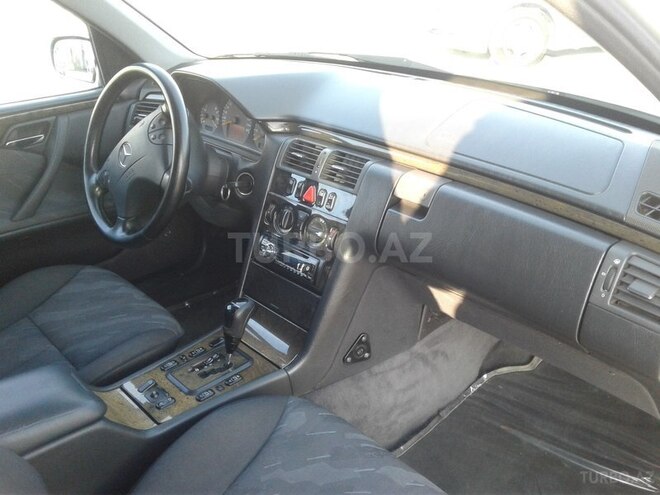 Mercedes E 240 2000, 216,000 km - 2.4 l - Bakı