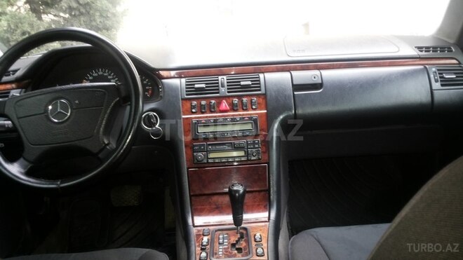 Mercedes E 240 1999, 265,000 km - 2.4 l - Bakı