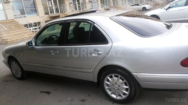 Mercedes E 240 1999, 265,000 km - 2.4 l - Bakı